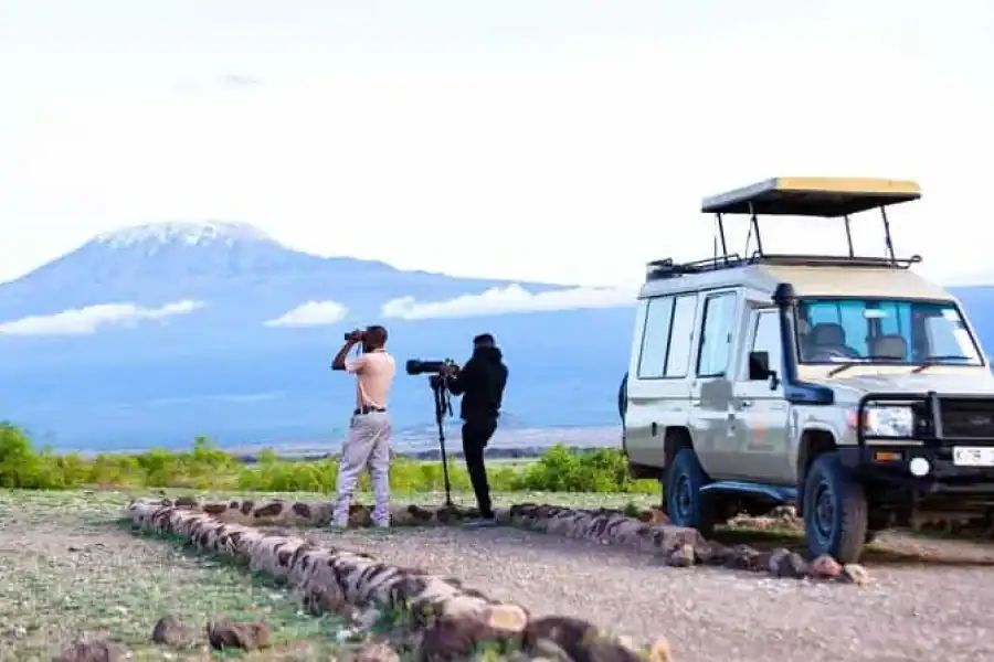 🚸 experience Amboseli: 2-day Safari Adventure