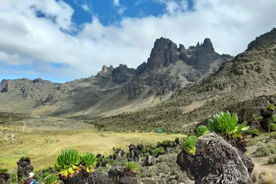🕓4 Days Mt Kenya Climbing& Hiking Expeditions: Sirimon Route