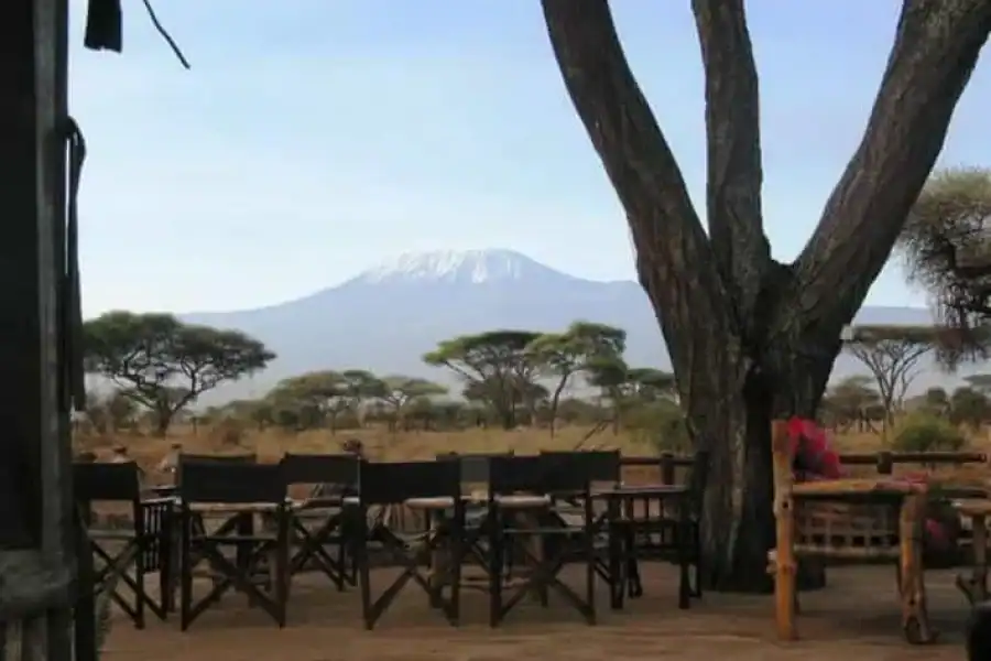 🚸6 Days Amboseli, Nakuru And Masai Mara Classic Tour