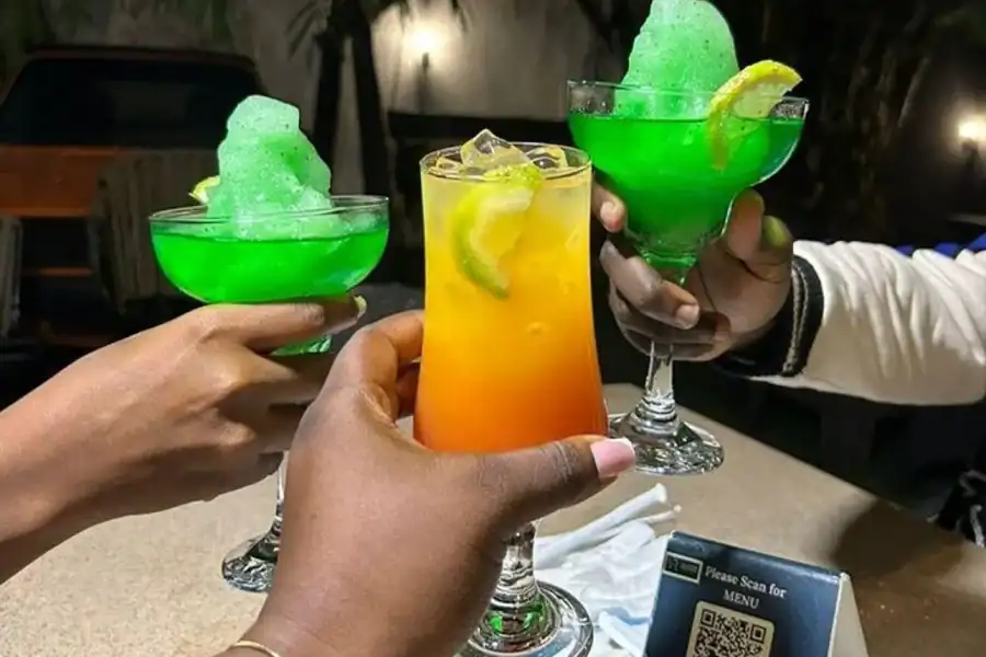 🕓Accra Nightlife Tour: Enjoy Vibes, Craft Beer& Local Drinks