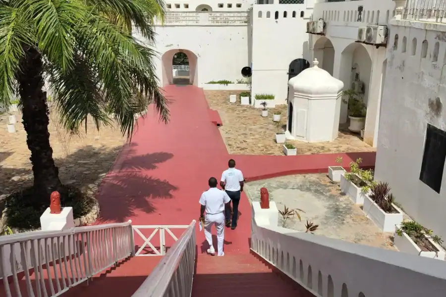 🕓Accra: Osu Castle, Kwame Nkrumah Museum, and Fantasy Coffins