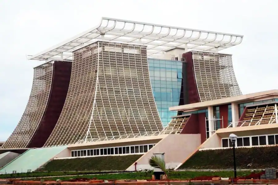 🕓Accra Walking Tour: Jubilee House, Art, Murals& Afrikiko