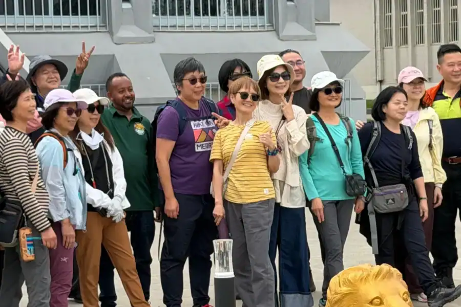 🕓Addis Ababa: Guided Hop-On Hop-Off Tour with Guide