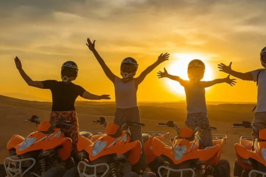 🕓Agafay Desert Quad Bike, Fire Show& Dinner
