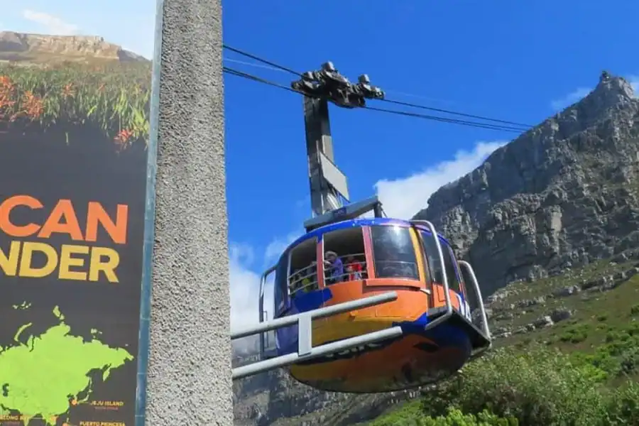🕓Cape Town: Robben Island and Table Mountain Tour