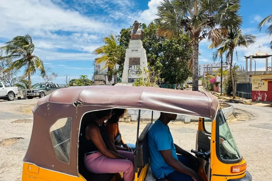 🕓City Tour in TukTuk in Antsiranana: shopping excursion and visit to the baobabs