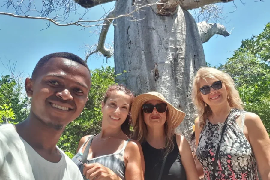 🕓Diego-Suarez: 3 Bayes Tour with Lunch& Giant Baobab