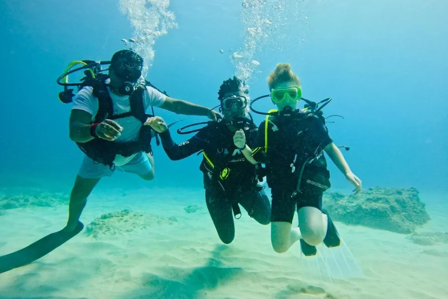 🕓Discover Scuba Diving in BEL OMBRE