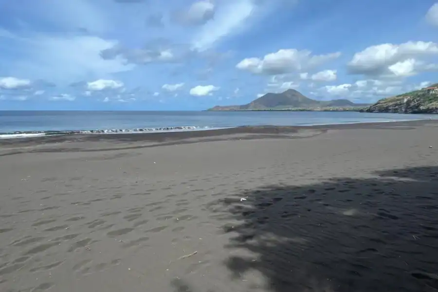 🕓Discover the Black Sand Beach+the Natural Pool