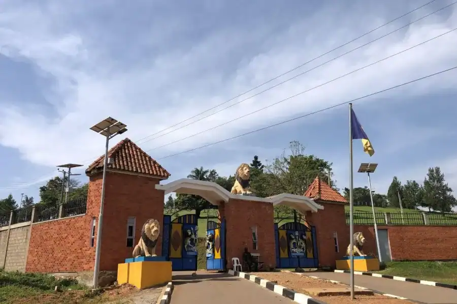🕓Fort Portal: City Tour with King's Palace& Local Market