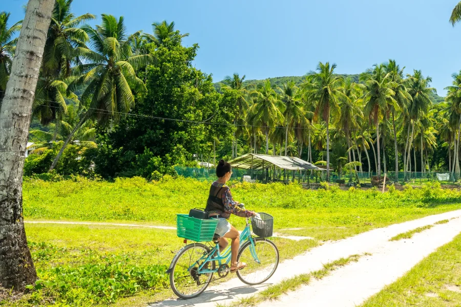 🕓From Mahé: La Digue Boat Trip with Bike Rental