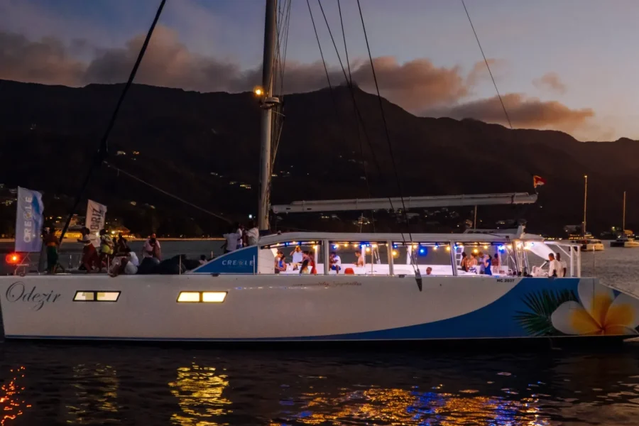 🕓From Mahé: Seychelles Sunset Cruise with Hotel Transfers