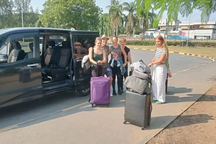 🕓From Mombasa Airport: Diani transfer in a minivan (5 pax)