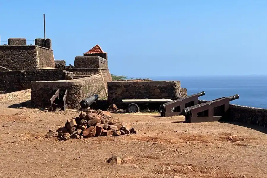 🕓Guided tour of Praia and the Old Town, plus a rum distillery