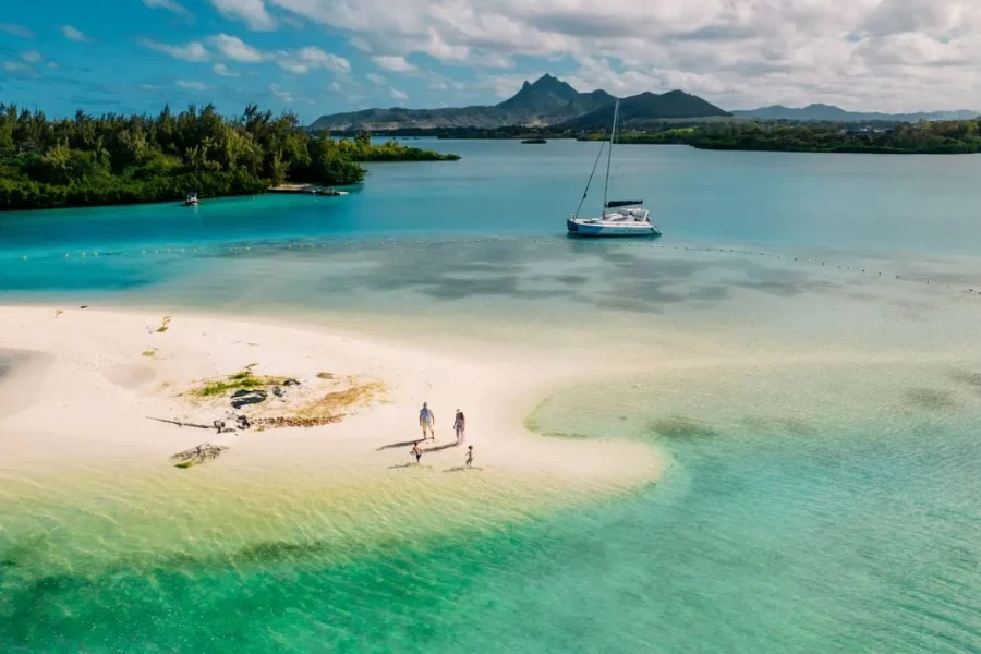 🕓Ile Aux Cerfs: Catamaran Cruise, island, waterfalls, Lunch