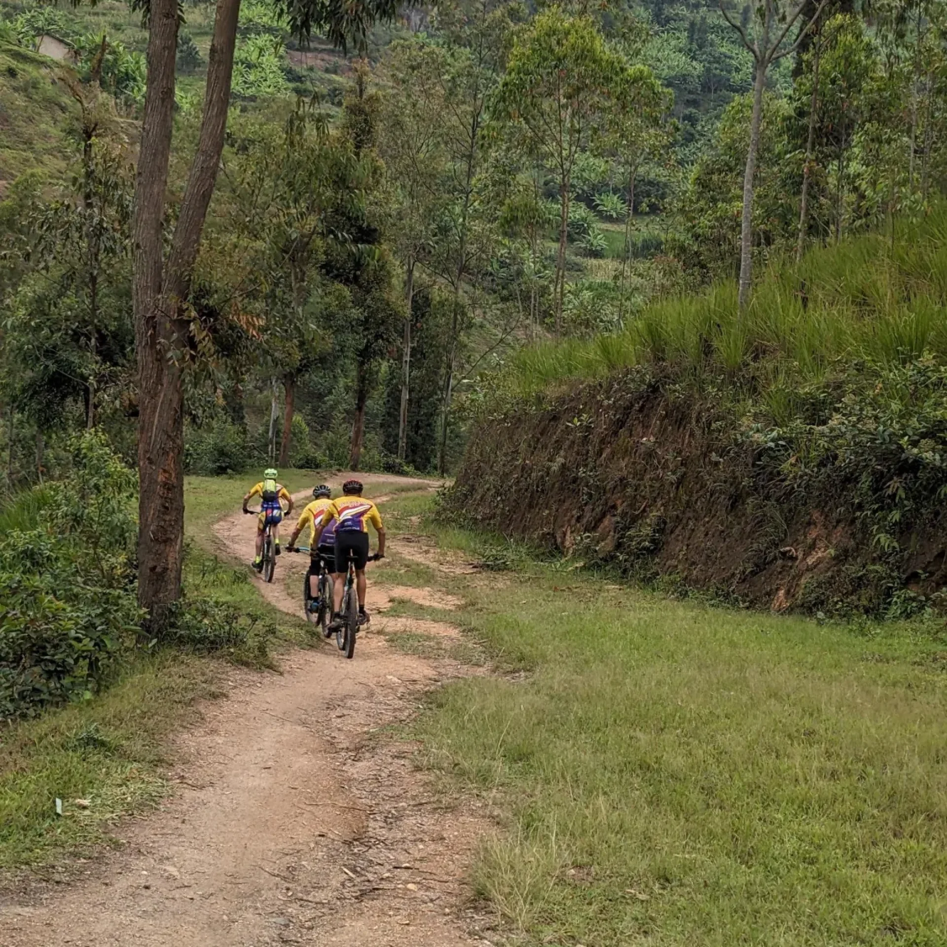 🕓Kigali: Full-day cycling tour with picnic lunch