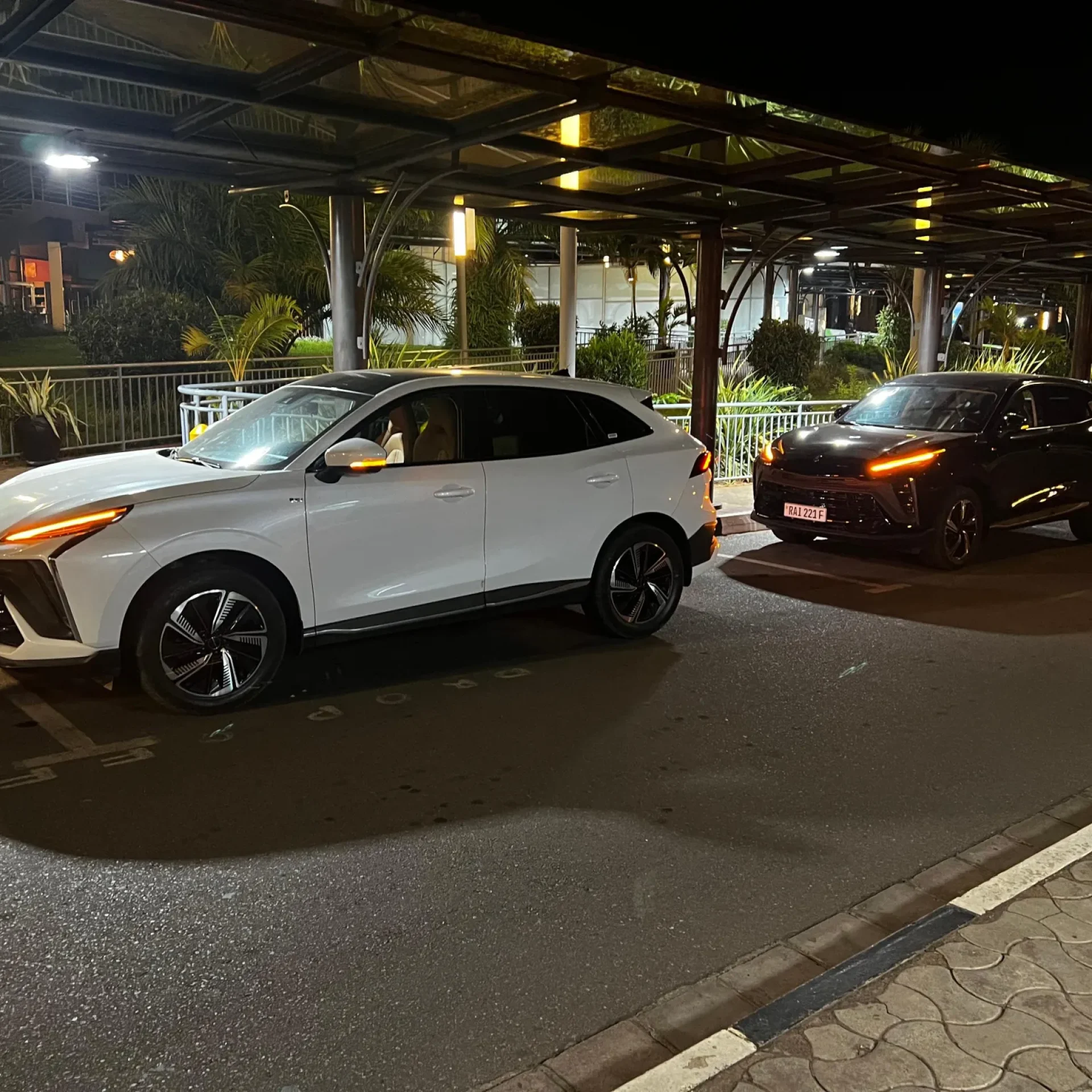 🕓Kigali INTL Airport: Luxury Roundtrip Transfer Service