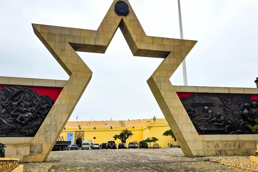 🕓Luanda: City Tour with Moon Viewpoint