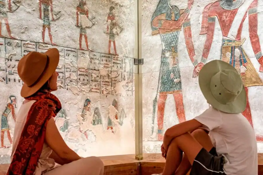 🕓Luxor: Valley of the Kings and Queens Guided Tour with Lunch