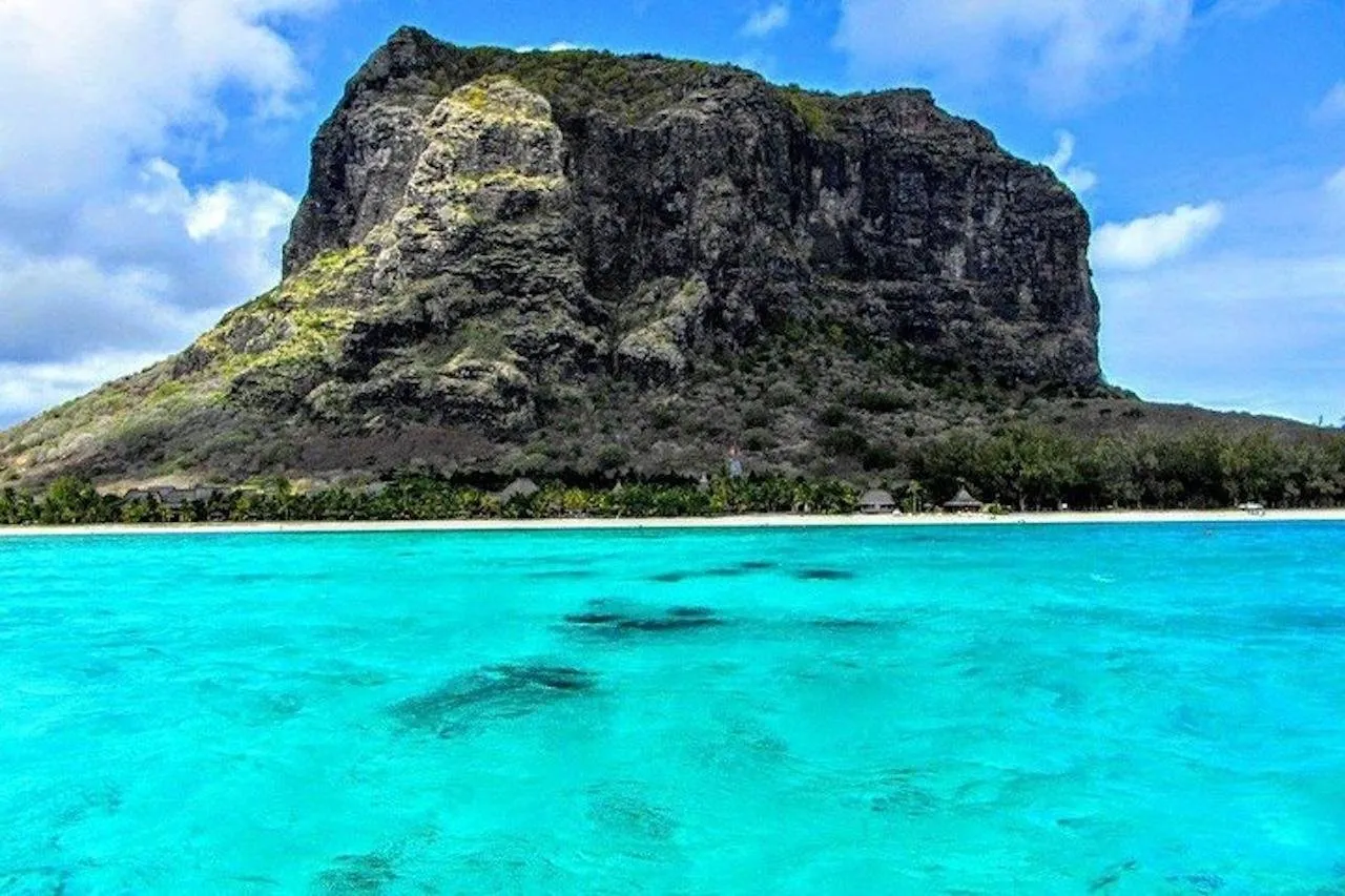 🕓Mauritius: Le Morne Hike and Beach Day with Pickup