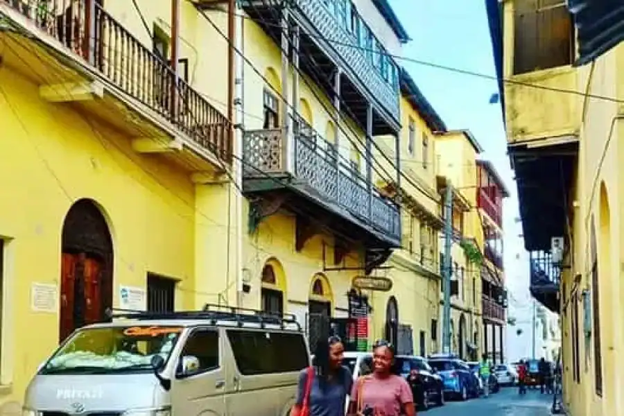 🚸Mombasa: Guided City Sightseeing Tour With Tuk Tuk Ride.