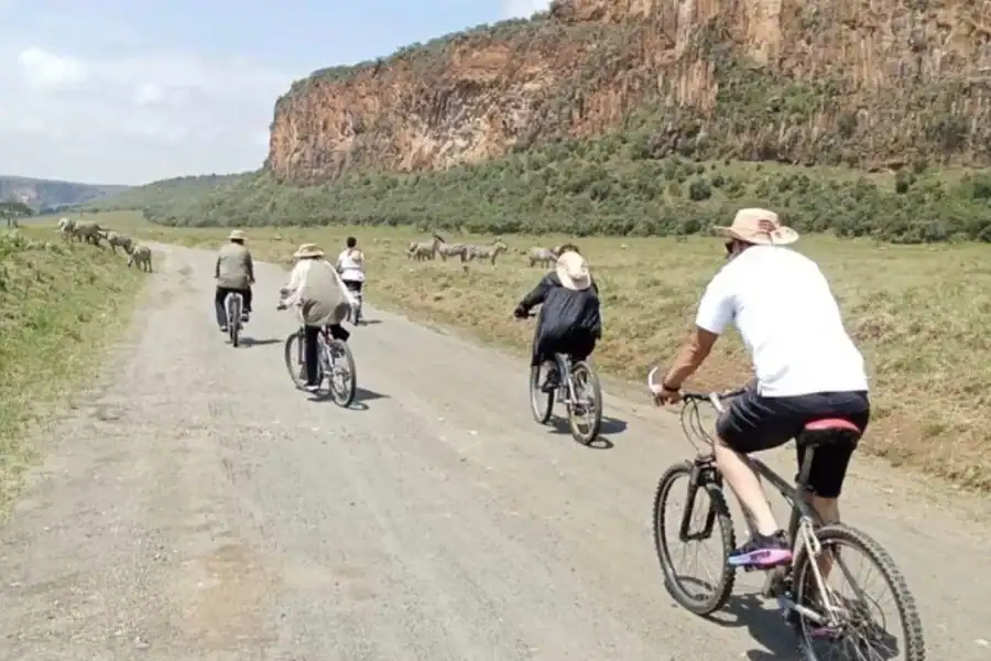 🕓Nairobi: Lake Naivasha Boat Safari and Hell's Gate Tour