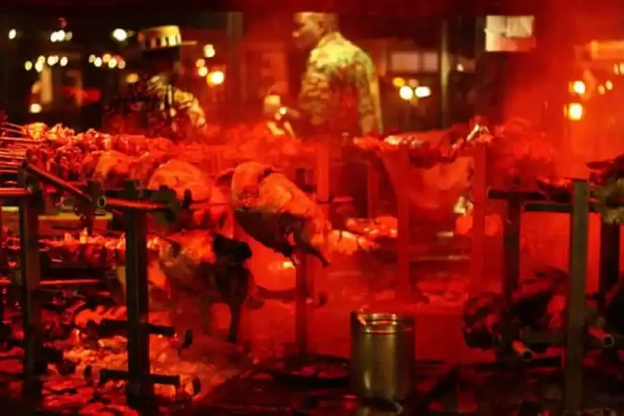 🚸Nairobi: Lunch At Carnivore Experience