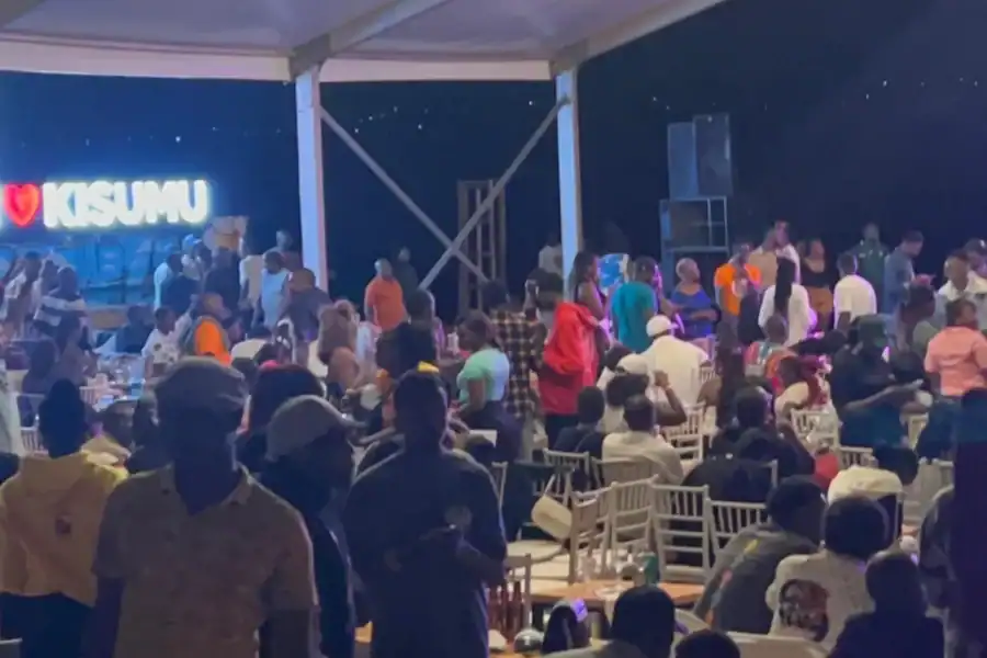 🕓Nairobi: Nightlife Tour with Dinner and Drinks
