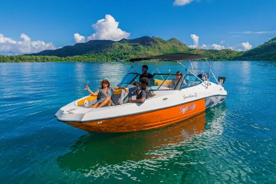🕓Praslin: Curieuse& St-Pierre Boat Adventure with Snorkeling