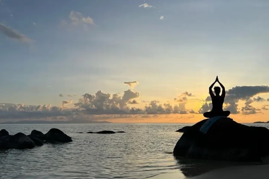 🕓Praslin: Yoga Session then Vallée de Mai Tour with a Live Guide