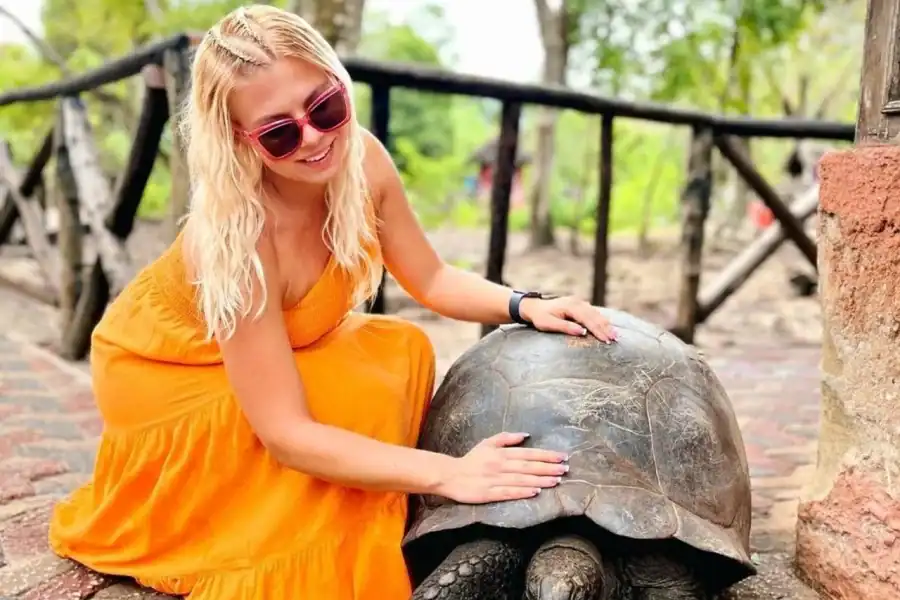 🕓Private Full‑Day: Prison Island& Nakupenda Beach + Lunch