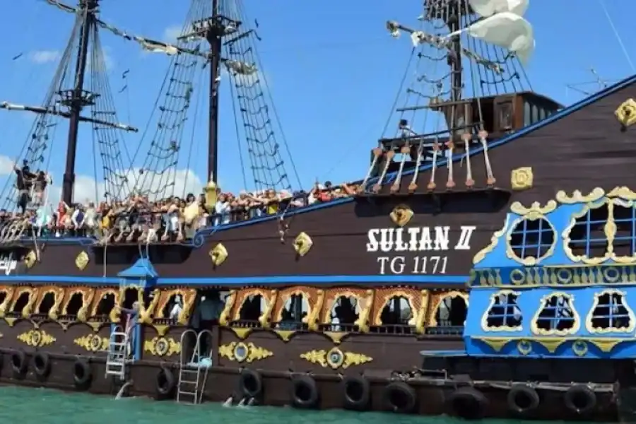 🕓Sousse: Boat Cruise with Live Show, Swim, Pickup