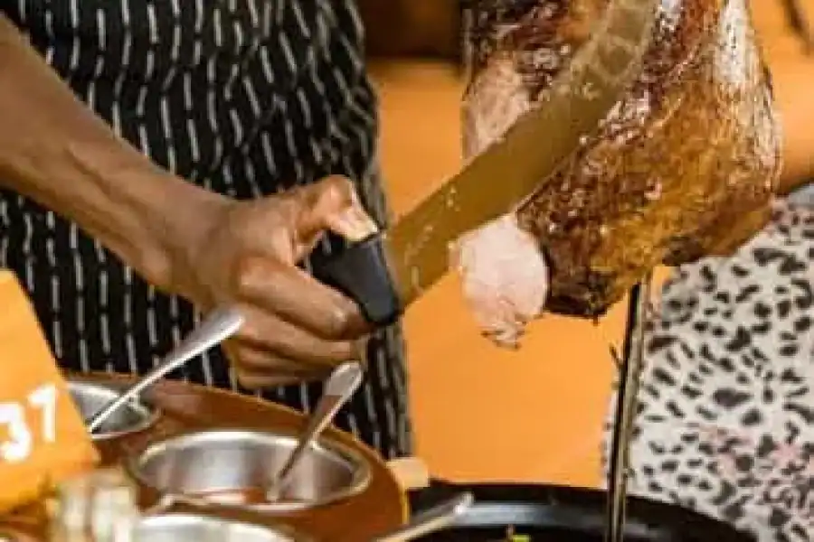 🚸Tour To Karen Blixen, Giraffe Centre & Lunch At Carnivore