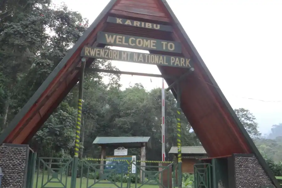 🕓Uganda: 4-Day Waterfalls Circuit Rwenzori Trek