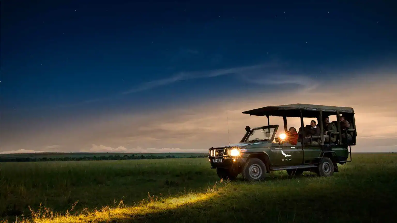 🕓Victoria Falls Night Rhino Game Drive& Bush Dinner