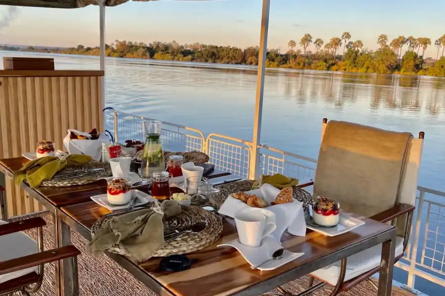 🕓Victoria Falls: Sunrise Cruise on the Zambezi River