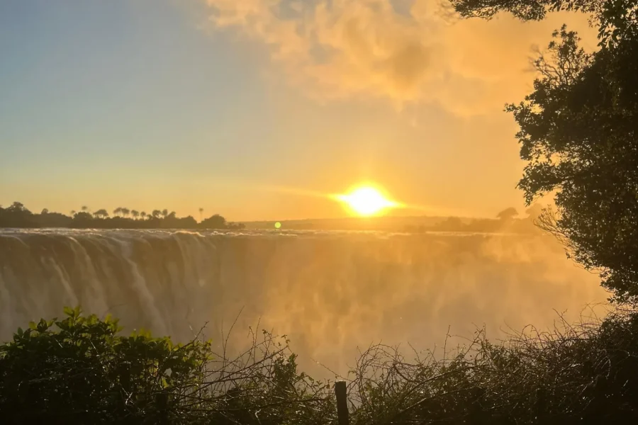 🕓Victoria Falls: Sunrise Tour with Guide
