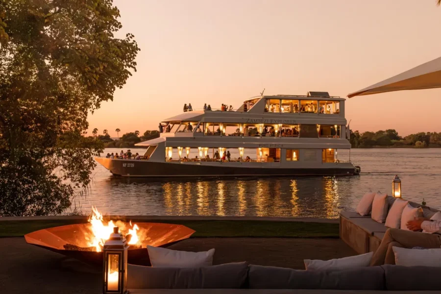 🕓Victoria Falls: Sunset Cruise and Dinner at The Eatery