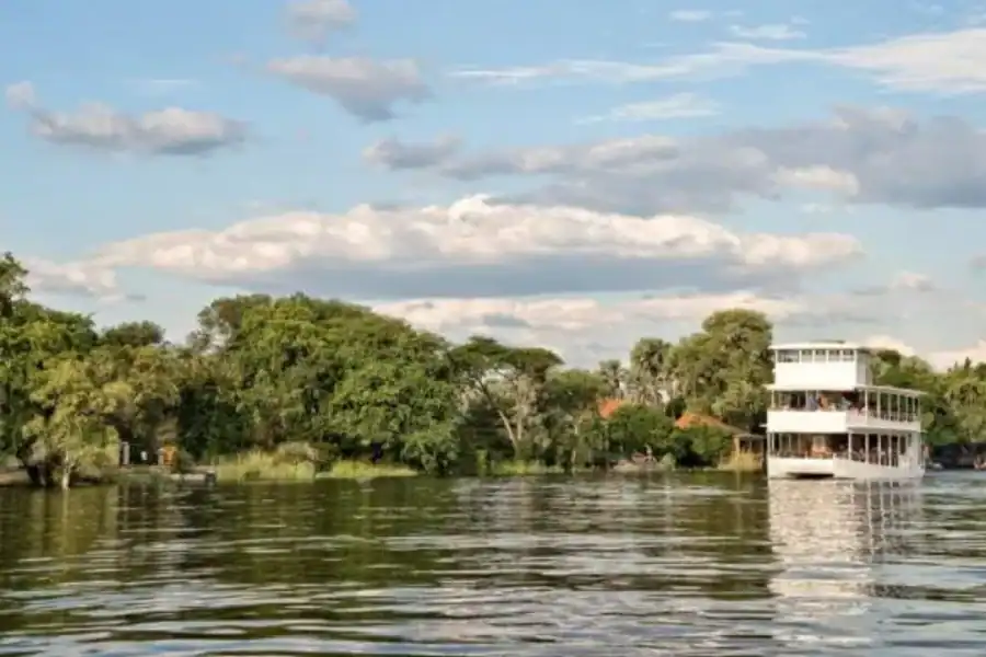 🕓Victoria Falls: Zambezi River Canoe Safari with Lunch